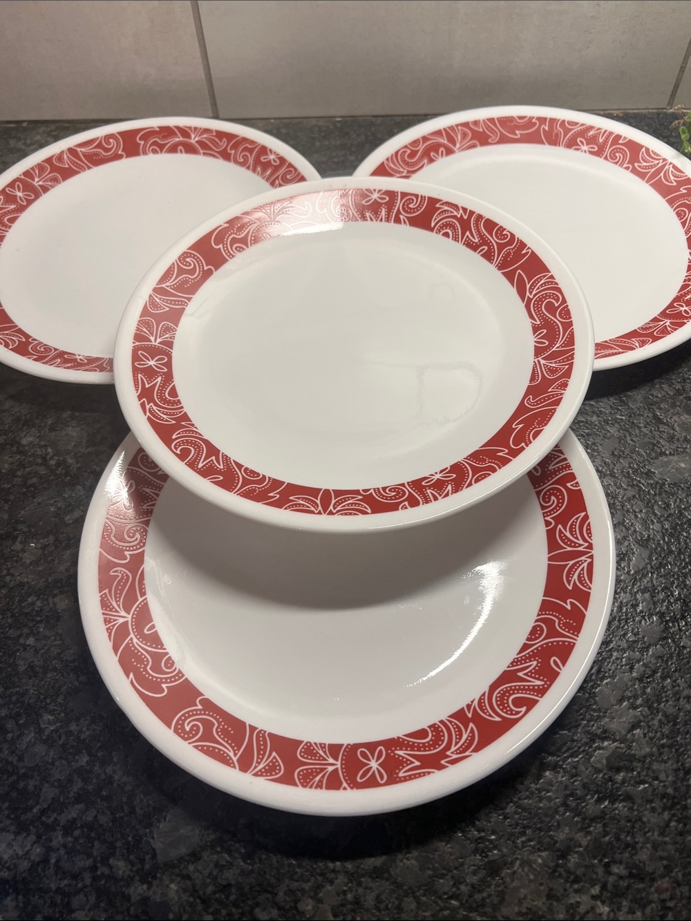 CORELLE BANDHANI bread plate Red-Trim Ceramic Dinner Plates - Set of 4. Exc cond